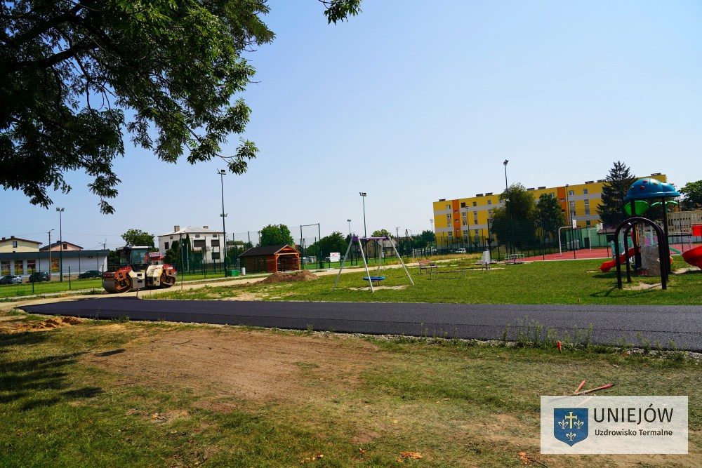 Przetarg na kolejny etap remontu bieżni przy szkole w Uniejowie